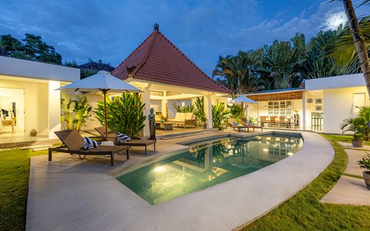 Villa Mutiara Putih | Villa 4 chambres à louer | Seminyak – Center