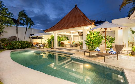 Villa Mutiara Putih | Villa 4 chambres à louer | Seminyak – Center