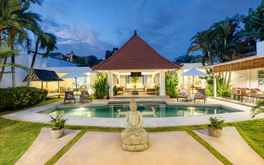 Villa Mutiara Putih | Villa 4 chambres à louer | Seminyak – Center