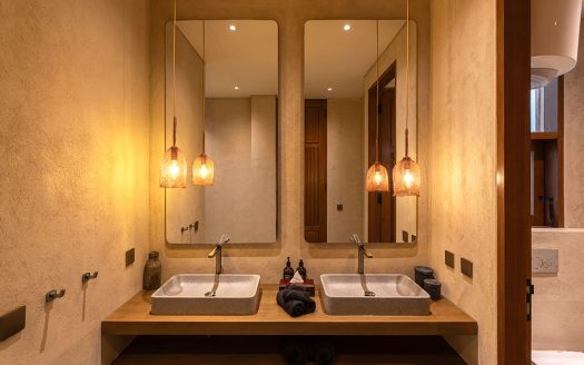 VV9680 | Villa 6 chambres à vendre | Kediri – Nyanyi