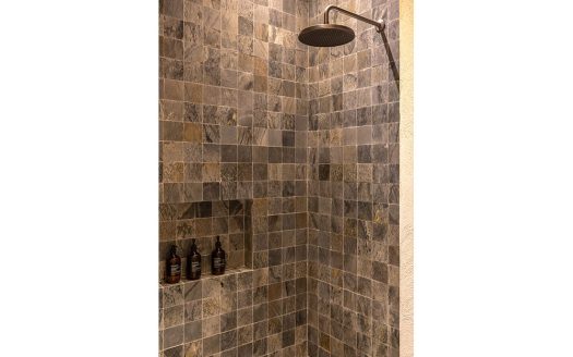 VV9680 | Villa 6 chambres à vendre | Kediri – Nyanyi