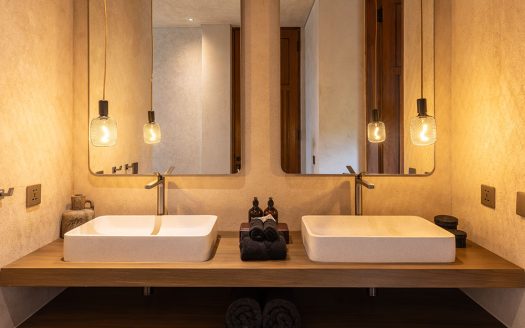 VV9680 | Villa 6 chambres à vendre | Kediri – Nyanyi