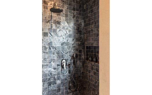 VV9680 | Villa 6 chambres à vendre | Kediri – Nyanyi