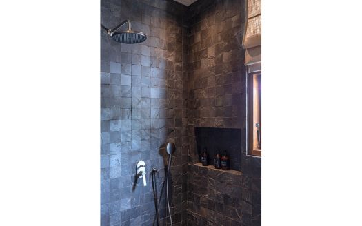 VV9680 | Villa 6 chambres à vendre | Kediri – Nyanyi