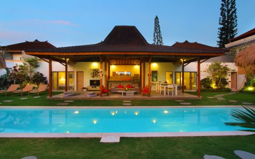 Villa Thiara | Villa 4 chambres à louer | Seminyak - Oberoi - Location de villas par Bali Immobilier